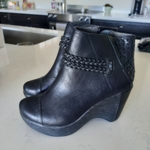 JBU Ankle Boot Wedge - Never worn Size 8.5